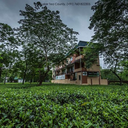 Tusker Tea County Hotel Chālsa Kültér fotó