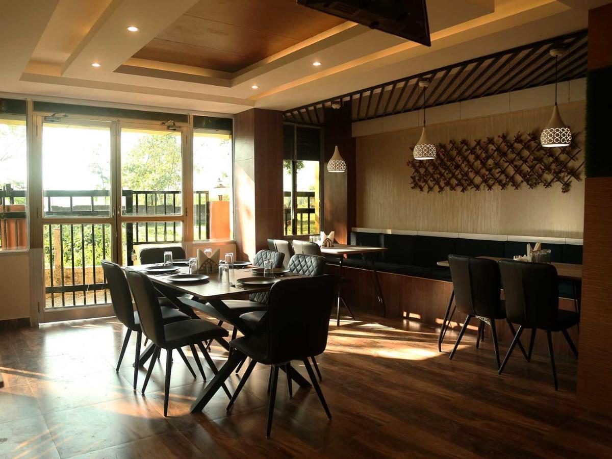Tusker Tea County Hotel Chālsa Kültér fotó