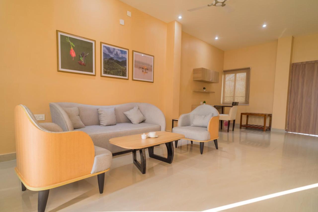 Tusker Tea County Hotel Chālsa Kültér fotó