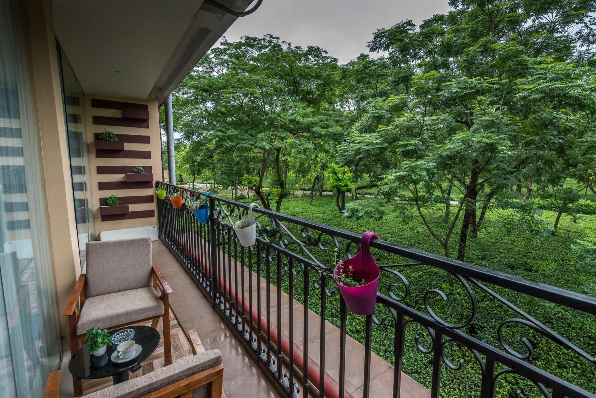 Tusker Tea County Hotel Chālsa Kültér fotó